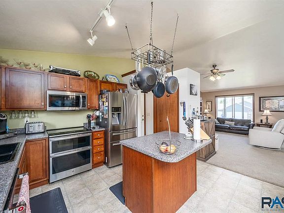 4th image of 4001 W 83rd St