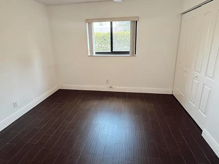 50 SE 12th St #1670 — Photo 13