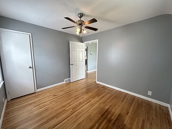 5th image of 327 Sheridan Dr