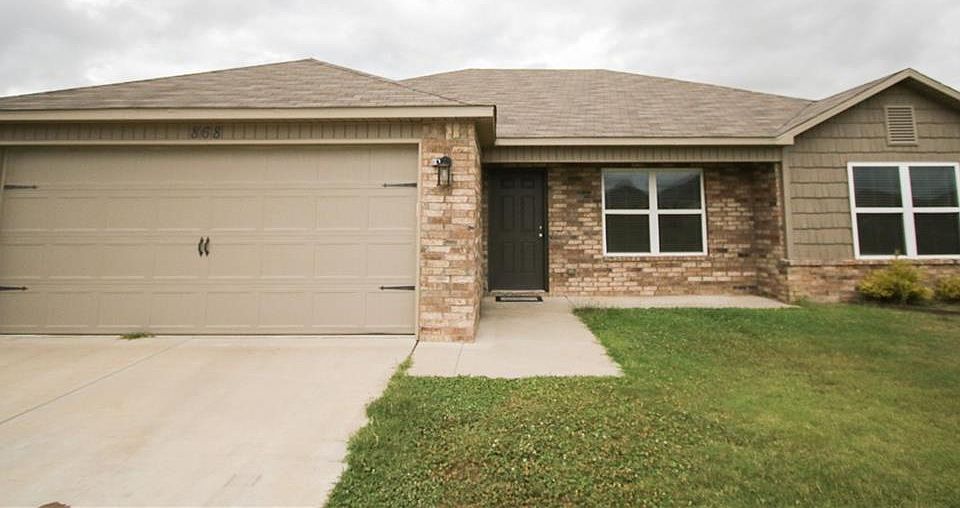 1st image of 868 NW Evans Cir