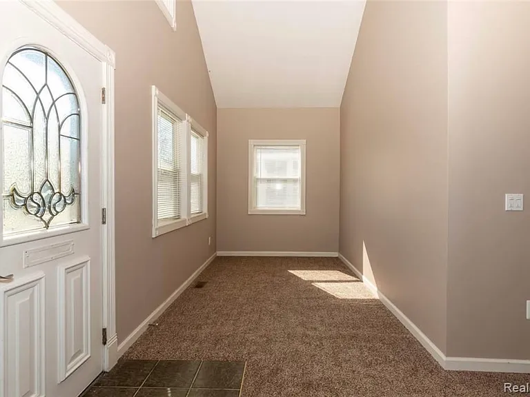 118 S Laurel St — Photo 5
