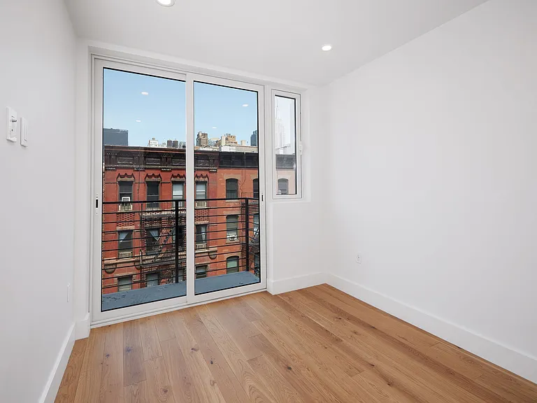 224 W 20th St #PENTHOUSE — Photo 12