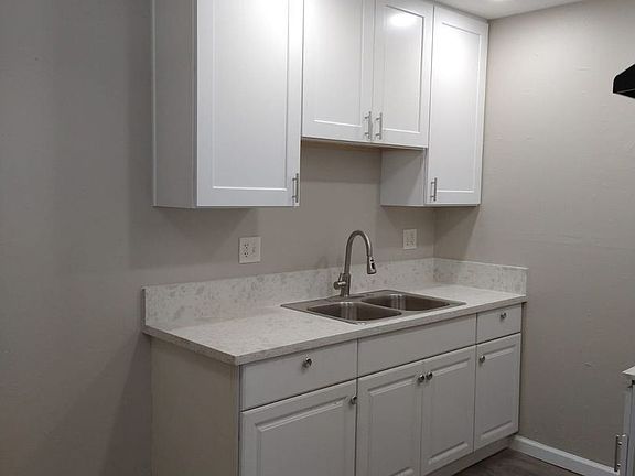 2nd image of 1826 C Ave APT D