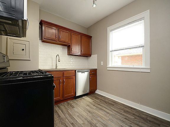 5th image of 215 N 49th St Unit 215