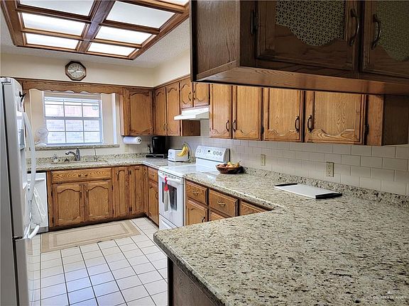 5th image of 69 Blackhawk Dr