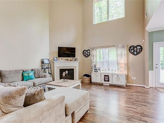 2nd image of 136 Creekwood Trl
