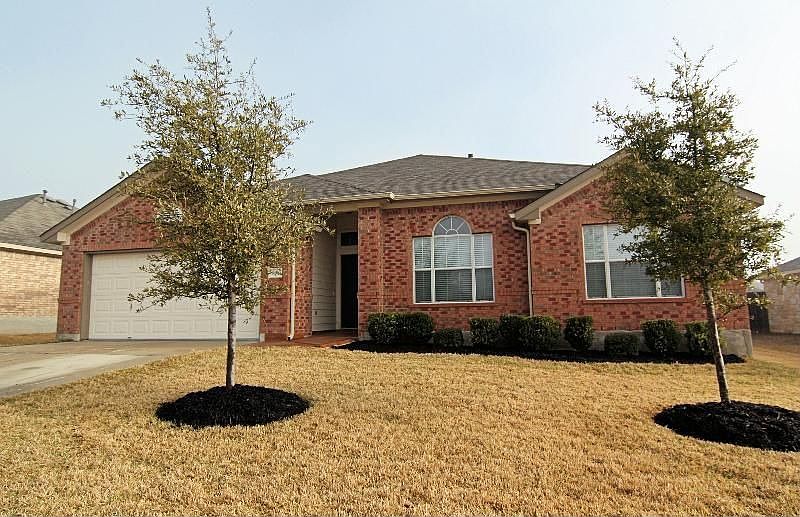 1st image of 904 Windsor Castle Dr