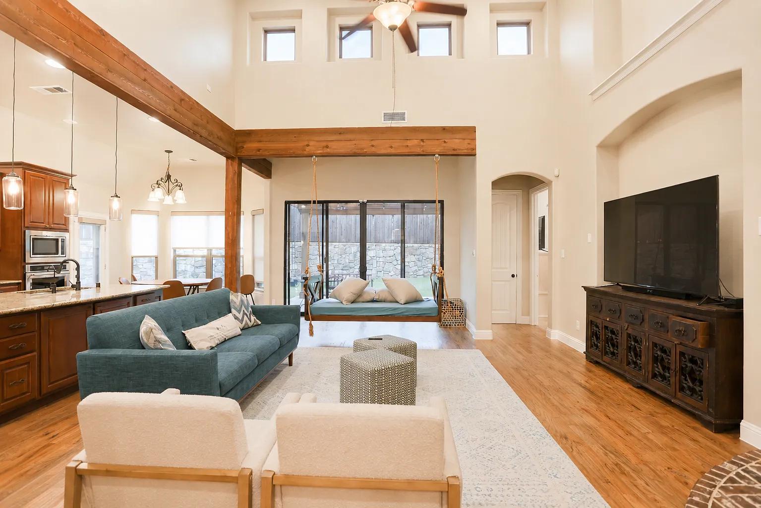 5 bed, 3731 sqft, $4,900 — Photo 4