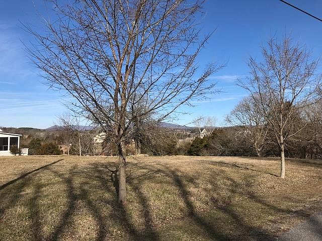 2nd image of 10 Ponds Dr