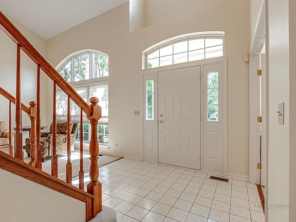 4th image of 465 Hillview Dr