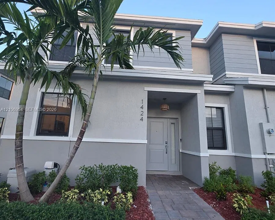 1424 NE 4th Ave