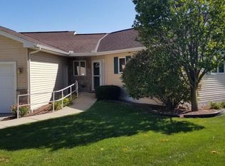 595 Country Ln, Cambridge, WI 53523