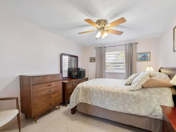 4270 NW 40th Street #205, Lauderdale Lakes, FL 33319