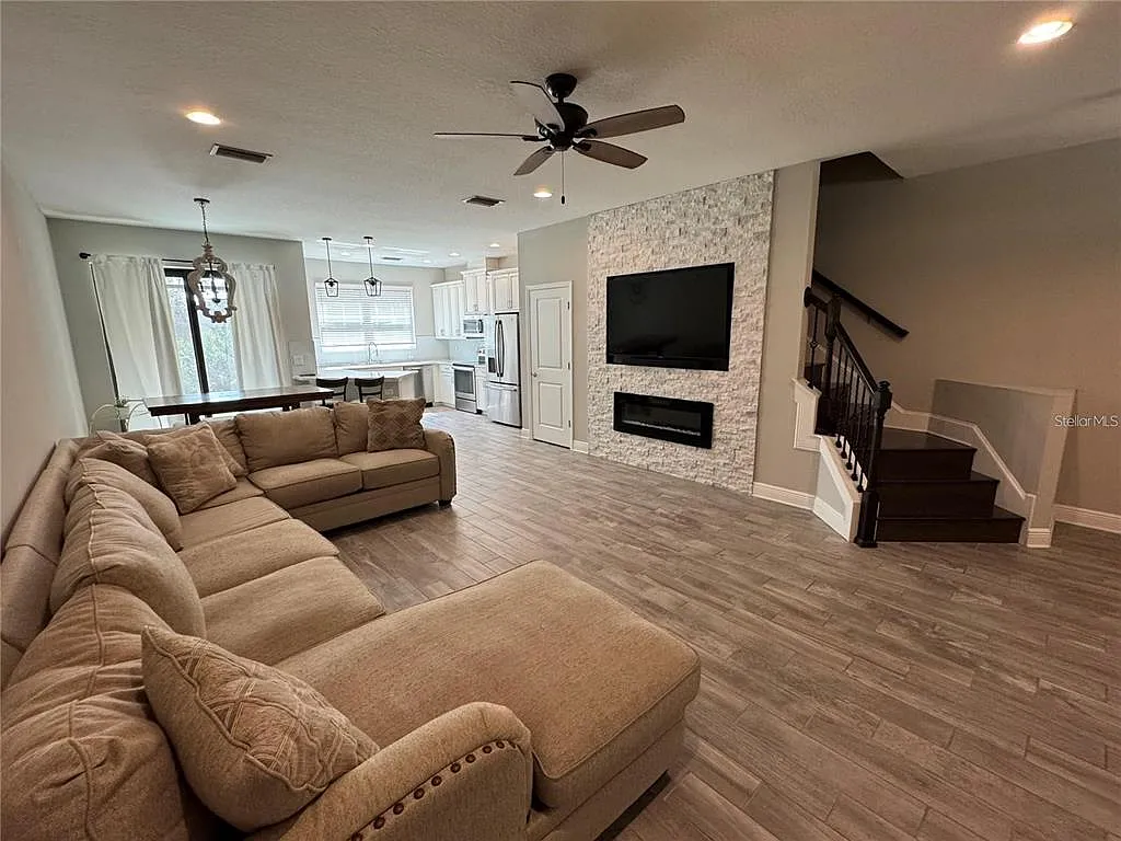 3 bed, 2.5 bath, 1908 sqft, $2,700 — Photo 4