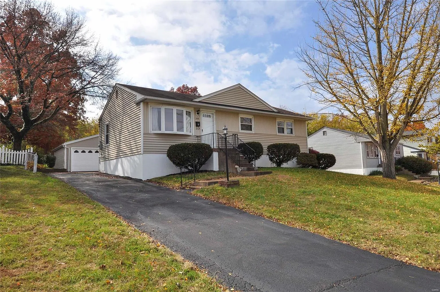 9908 Solar Ln photo 1