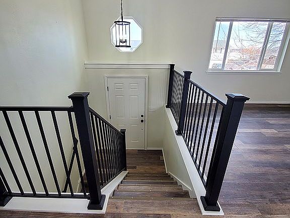 3rd image of 320 Meadowlark Dr