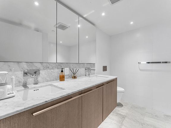 5th image of 1111 Richard St #330X