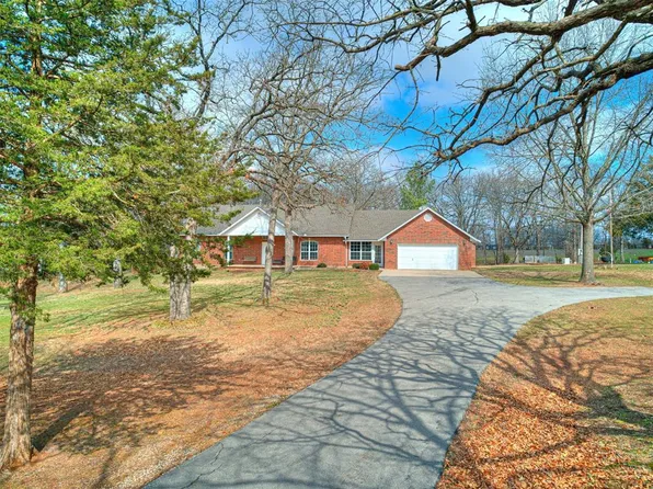 21200 Perry Dr, Tecumseh, OK 74873