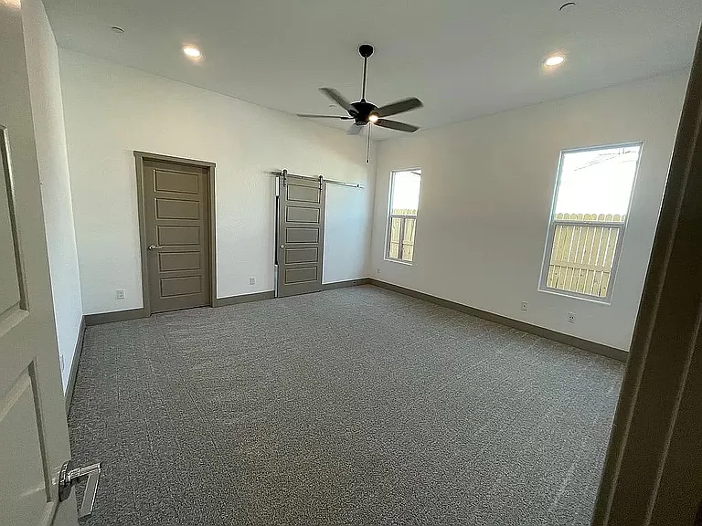 434 E Tyler Ct — Photo 16