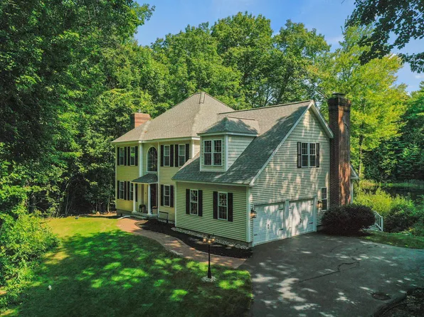 30 Lancaster Lane, Bedford, NH 03110