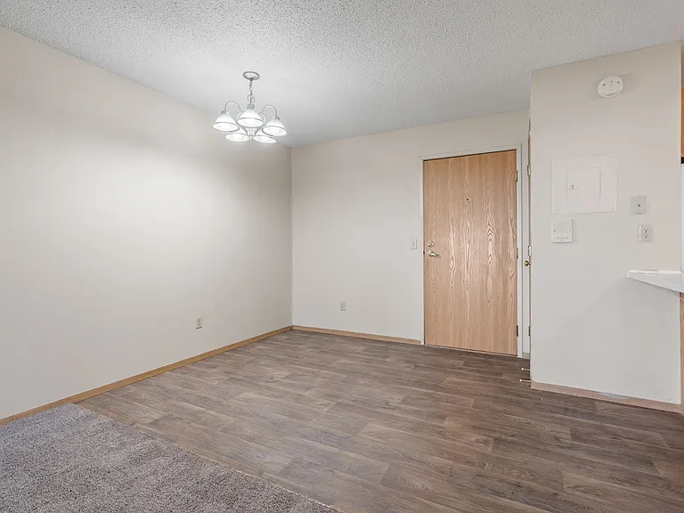 Wyndemere Apartments — Photo 38