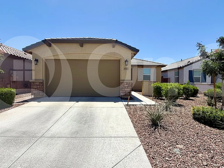 9357 W Glenrosa Ave — Photo 1