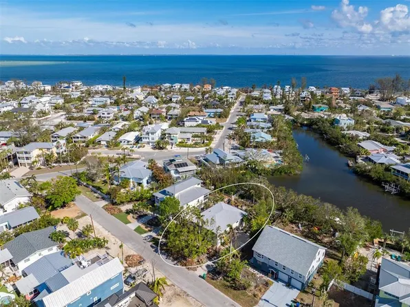 725 Holly Rd, Anna Maria, FL 34216