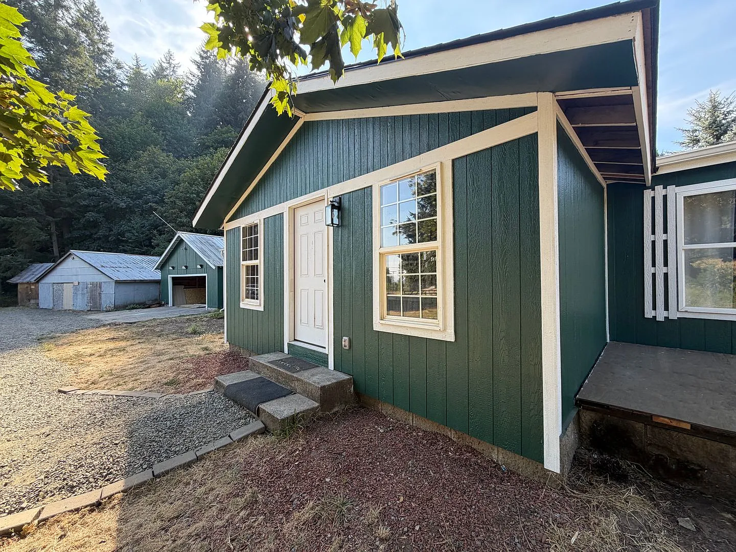 3 Bedroom 2 Bath with Garage and acreage. — Photo 4