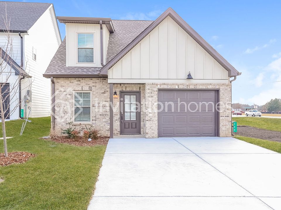 1st image of 200 Emmett Dr