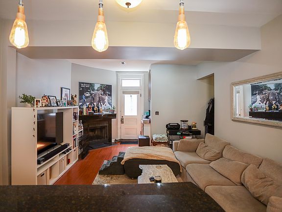 4th image of 2221 N Lincoln Ave Suite 1
