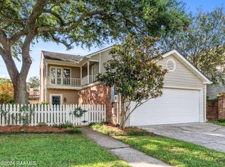 2 Heatherstone Dr, Lafayette, LA 70508