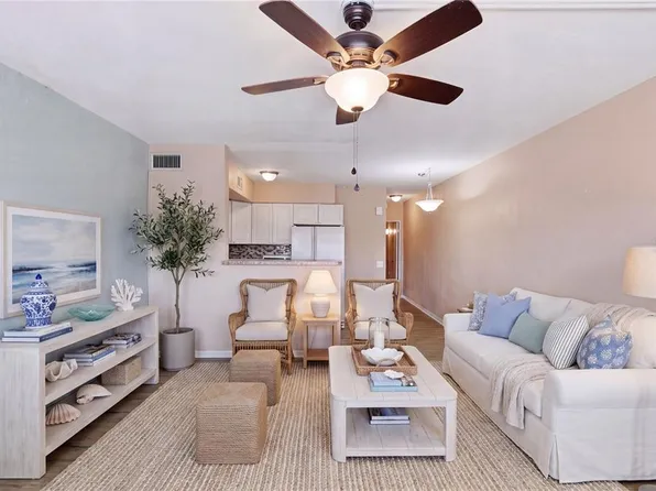 4325 58th Way N APT 1525, Kenneth City, FL 33709