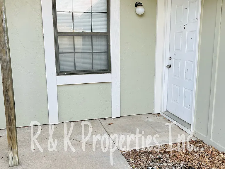 1905 SW 8th St #1905A — Photo 2
