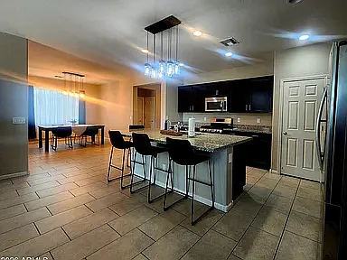 4 bed, 1895 sqft, $2,000 — Photo 3
