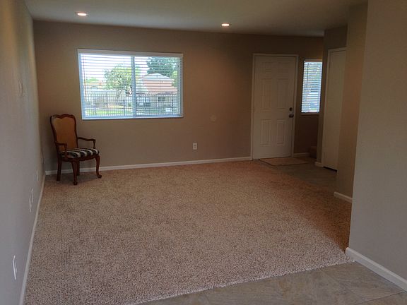 2nd image of 1423 N Elderberry Ave