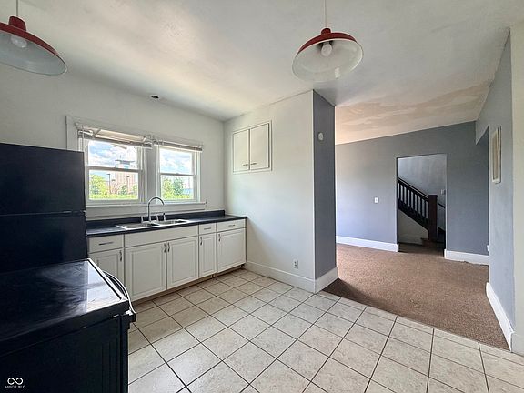 5th image of 212 N Elm St