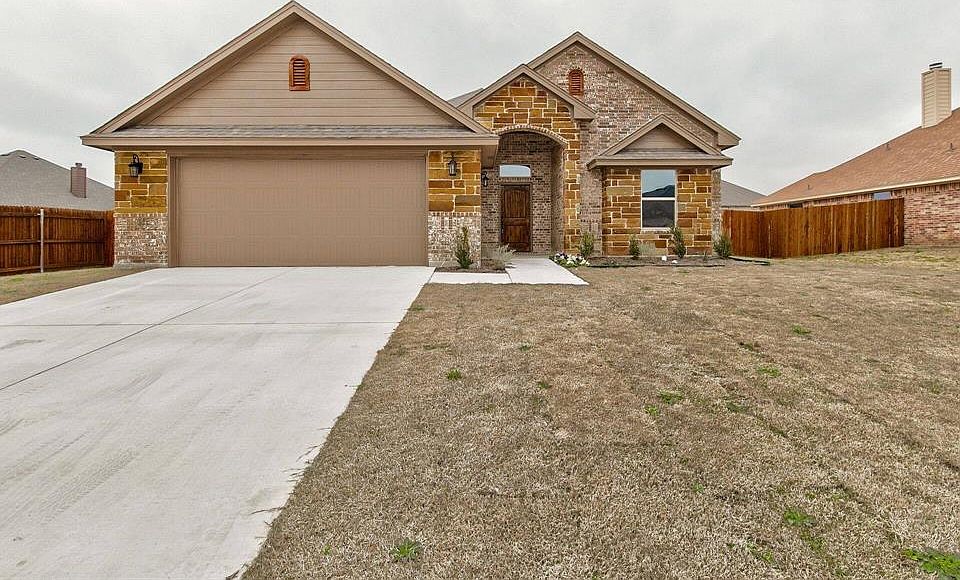 1st image of 444 Silverton Dr