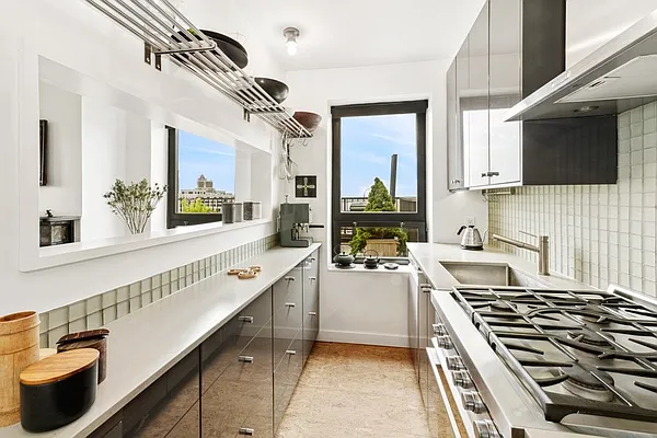 Sold by Compass | media 7