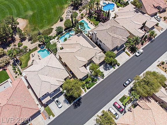 5th image of 61 Chateau Whistler Ct