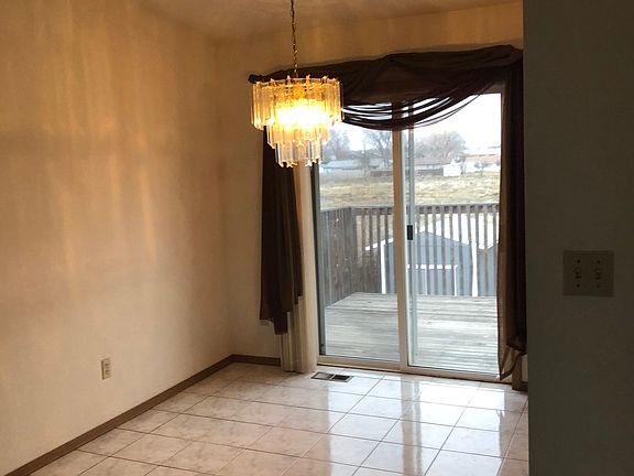 4th image of 419 N Grape Dr