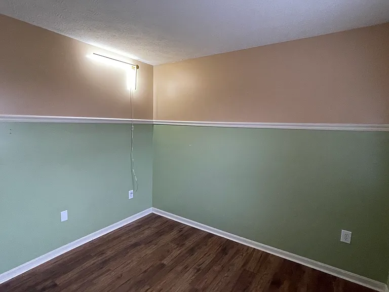 7740 Livingston Dr — Photo 15