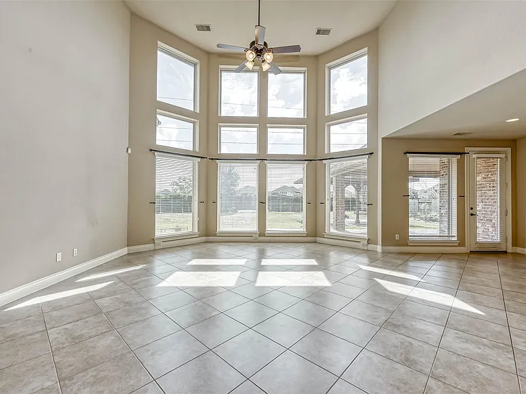 27415 Blinkwood Park — Photo 5