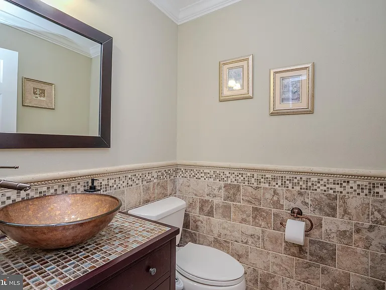 61 Amherst Way — Photo 19