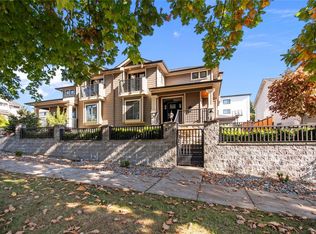 627 13th St, New Westminster, BC V3M 4M3