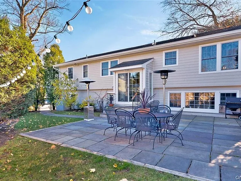 9 Franklin Ave — Photo 31
