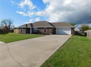 767 Applegate Ln, Lincoln, AR 72744