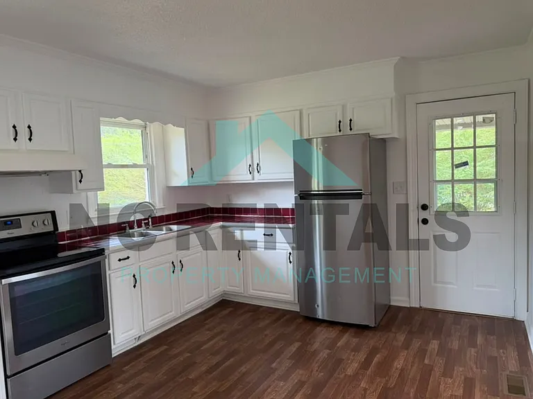 900 Greenwood Blvd — Photo 11