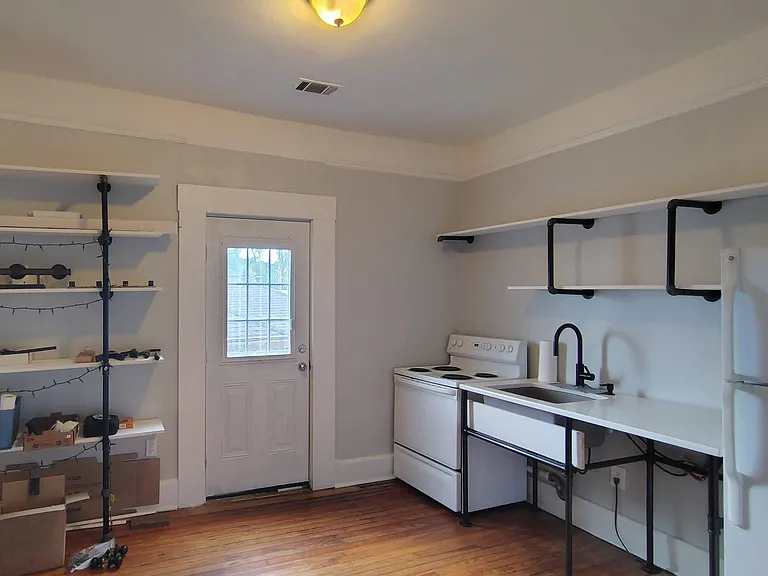 627 E Anderson St — Photo 4