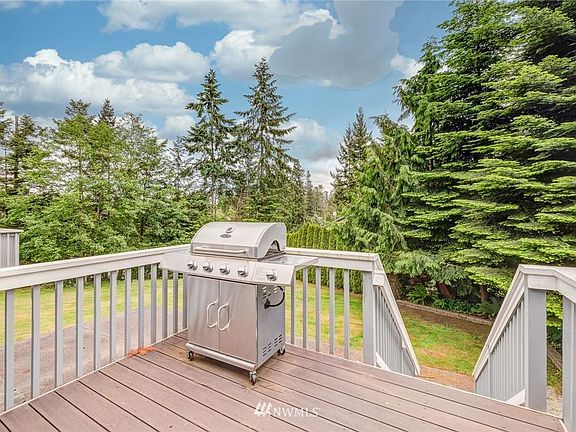 4th image of 1585 Poplar Ln