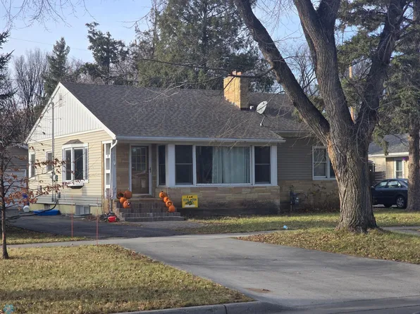 2028 Broadway N, Fargo, ND 58102